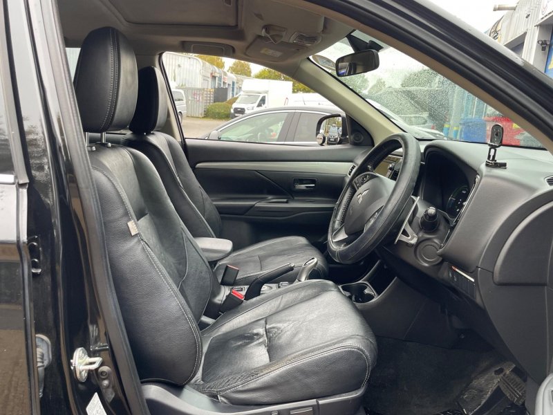 MITSUBISHI OUTLANDER