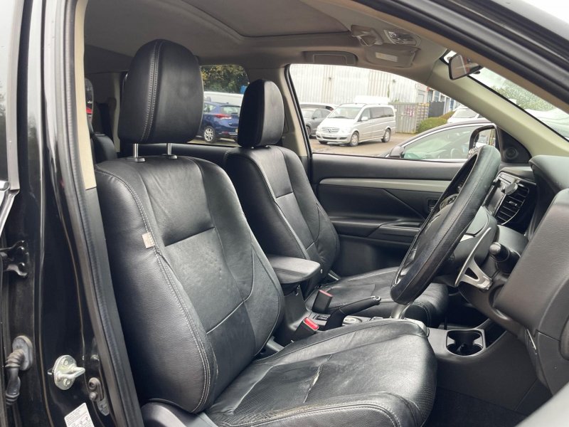 MITSUBISHI OUTLANDER
