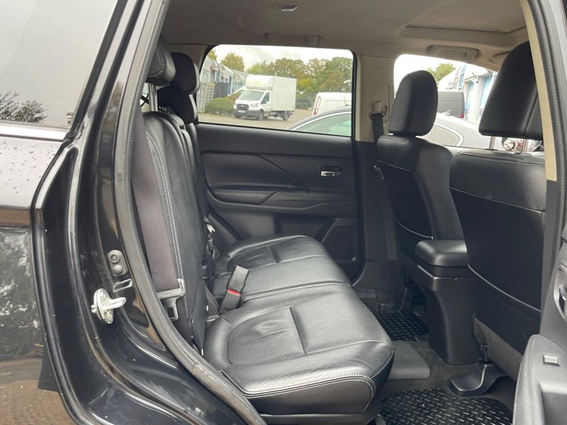 MITSUBISHI OUTLANDER