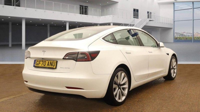TESLA MODEL 3
