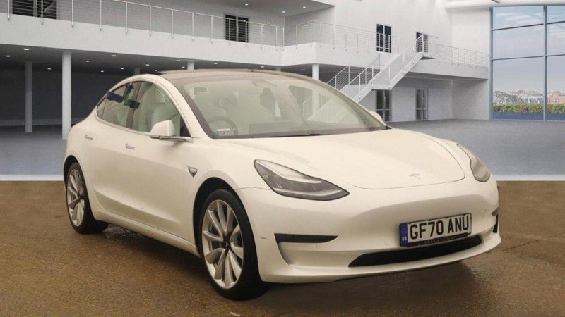 TESLA MODEL 3