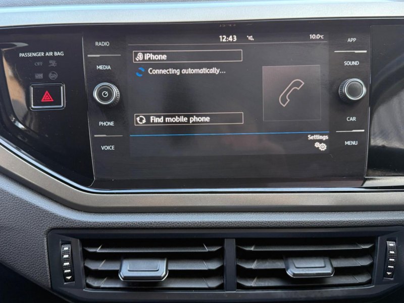 VOLKSWAGEN POLO