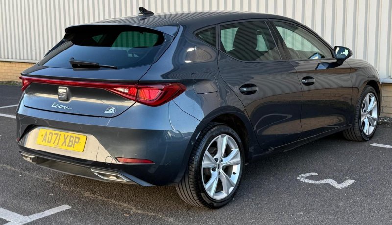 SEAT LEON