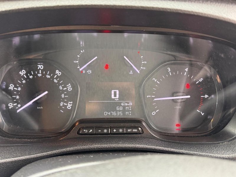 VAUXHALL VIVARO