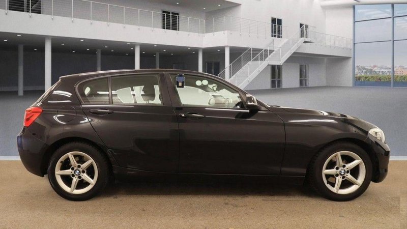 BMW 1 SERIES