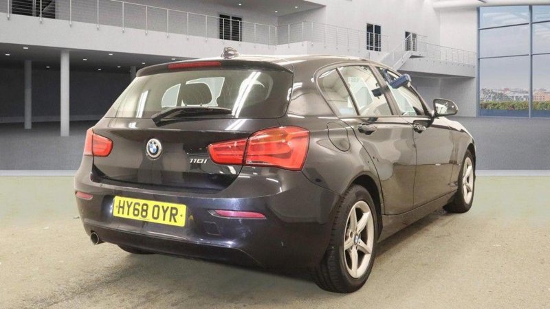 BMW 1 SERIES