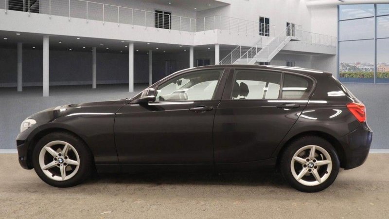 BMW 1 SERIES