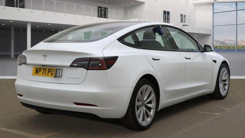 TESLA MODEL 3